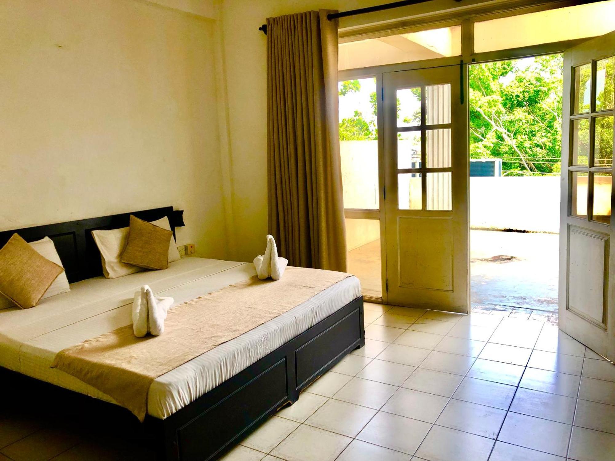 Hotel Nathaliya Katunayaka Dış mekan fotoğraf