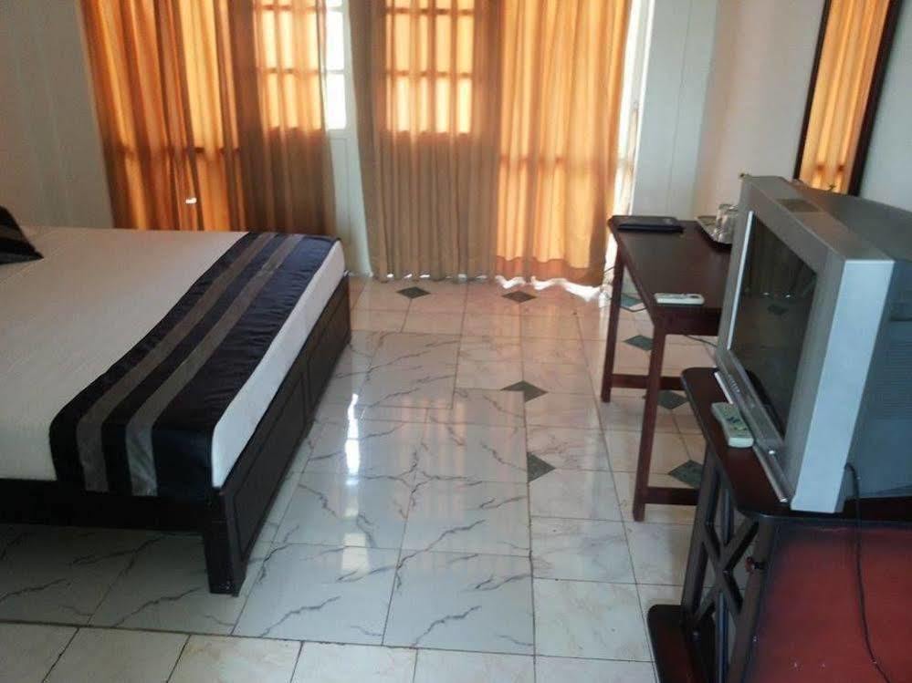 Hotel Nathaliya Katunayaka Dış mekan fotoğraf