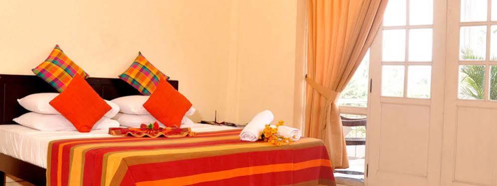 Hotel Nathaliya Katunayaka Dış mekan fotoğraf